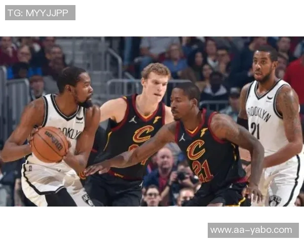 海兰德半场表现抢眼5投3中贡献12分1篮板2助攻1抢断助力全队