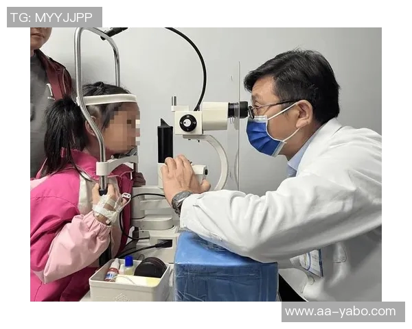 西媒揭示赫伊森眼睛难以睁开的原因是先天性眼睑下垂但不影响视力