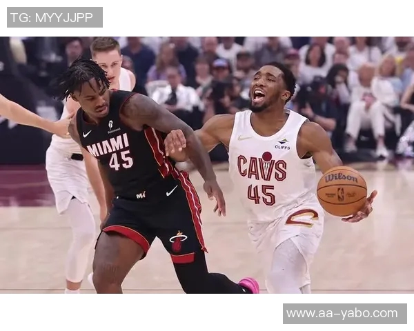 骑士双枪梅里尔韦德上半场三分火力全开合力贡献25分7篮板