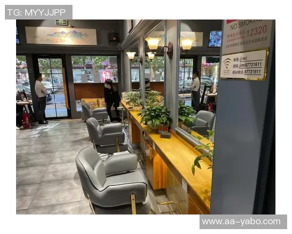 理发师宣岳鑫加盟上海海港前特意剪发展现新形象 理发师宣岳鑫加盟上海海港前特意剪发展现新形象